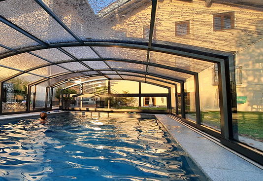 Halbhohe Poolüberdachung Modell Carat